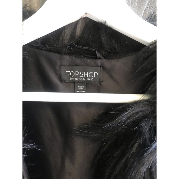 ✨Steal Her Style✨ TopShop Black Faux Fur Vest, size 6 - Picture 10 of 16